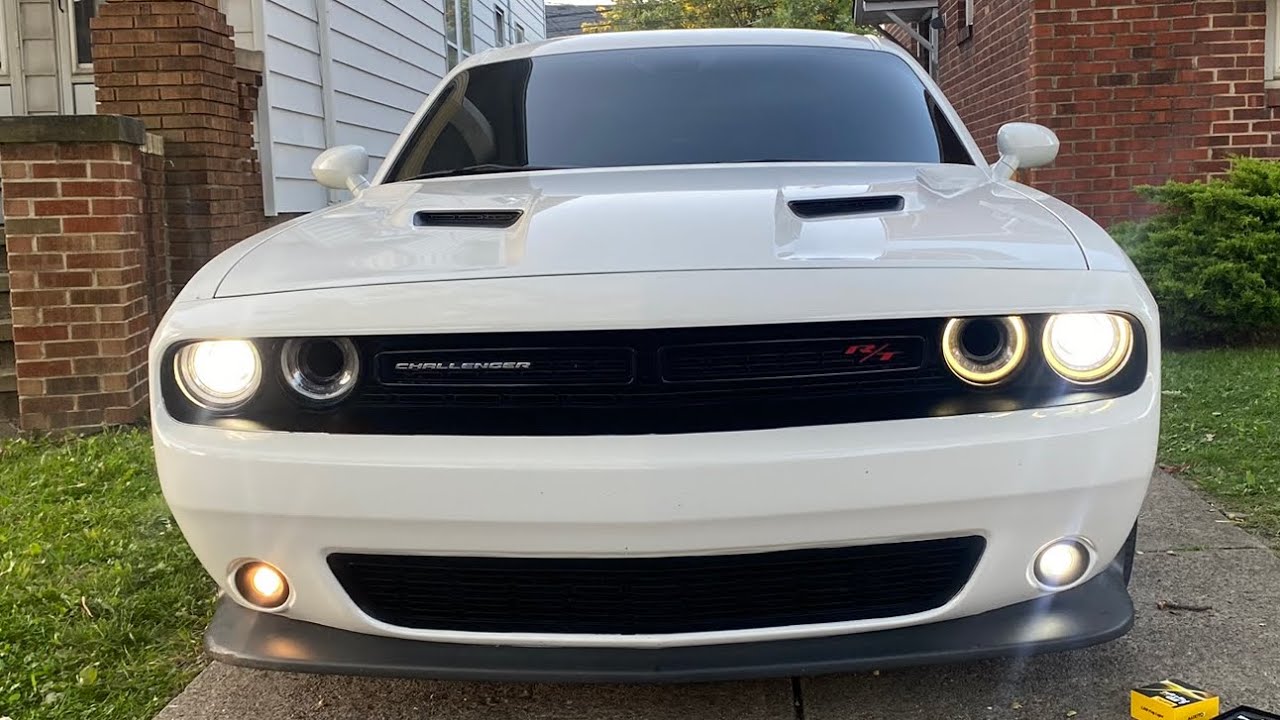 HOW TO CHANGE FOG LIGHTS IN DODGE CHALLENGER!!!! QUICK AND EASY!