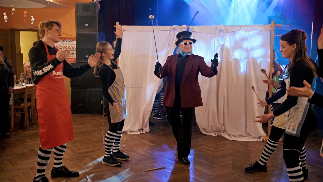 Maturitní ples 4.B 2022 | Půlnoční překvapení | Gymnázium Jevíčko