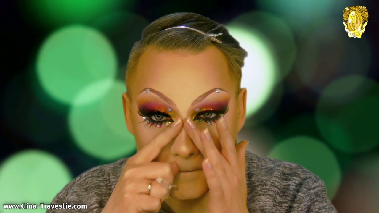 Gina Travestie Show   more Makeup