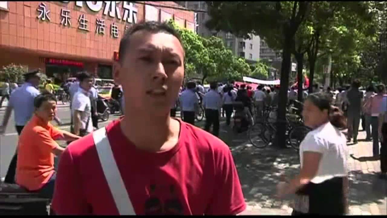 China's anti-Japanese rallies turn violent