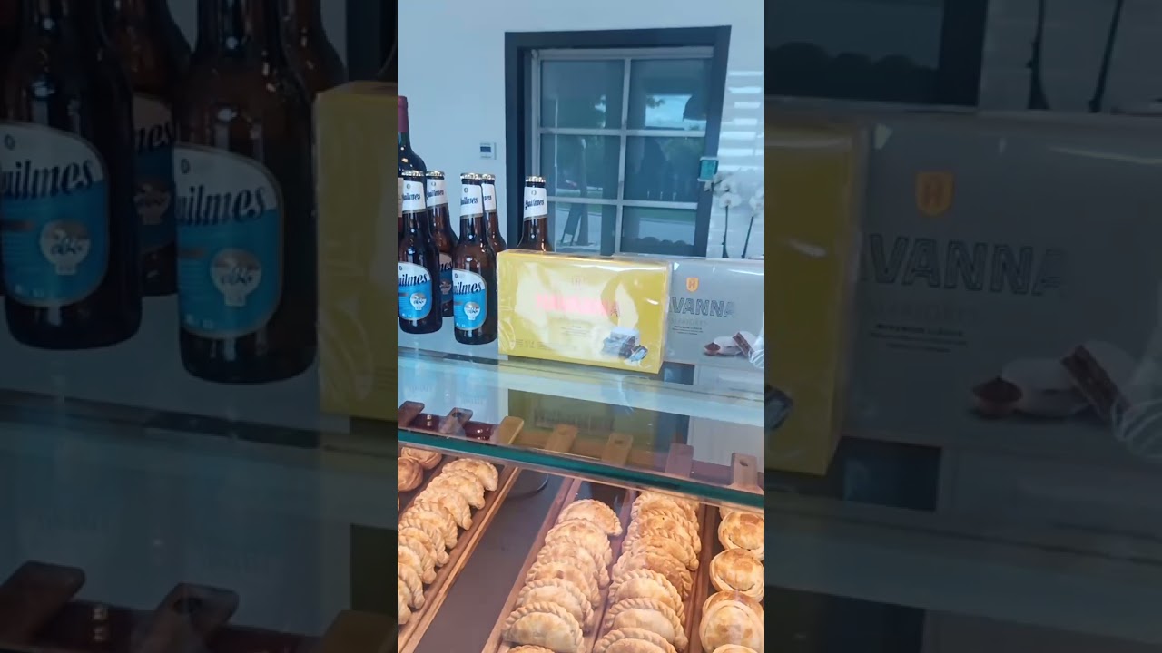 MALVON empanadas frente a casa.