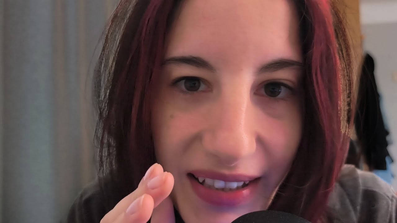 ASMR CZECH: Lip Gloss + Mouth Sounds + Whispering = Tingles!