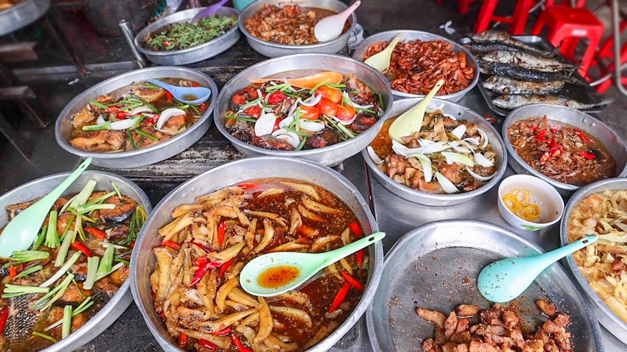 VIETNAM'S $1 MENU | Cơm Bình Dân 🇻🇳   (Get here fast, it sells out quick)