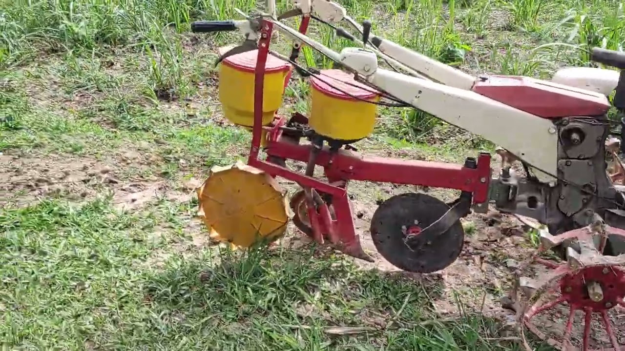Micro trator Tobata Yanmar TC11 - Plantadeira Parte 1 de 2