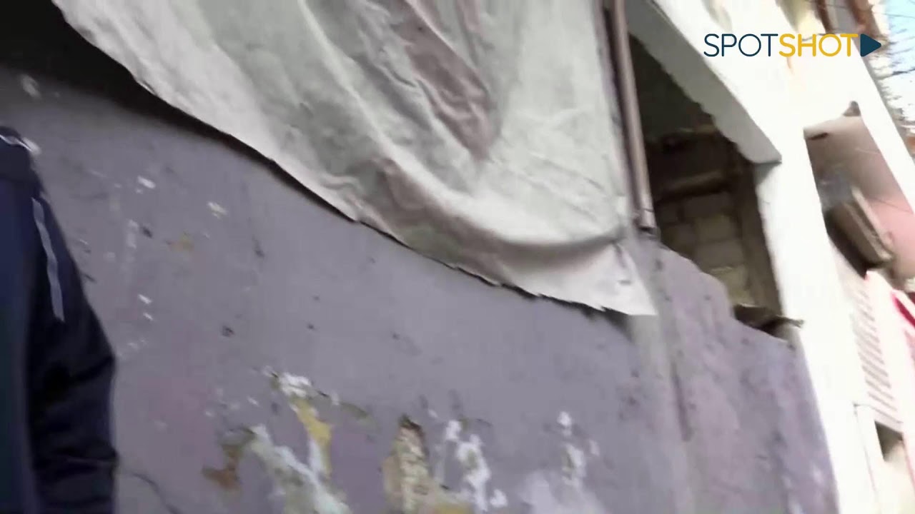 اخلاء مبنى في منطقة زقاق البن- طرابلس مهدد بالانهيار