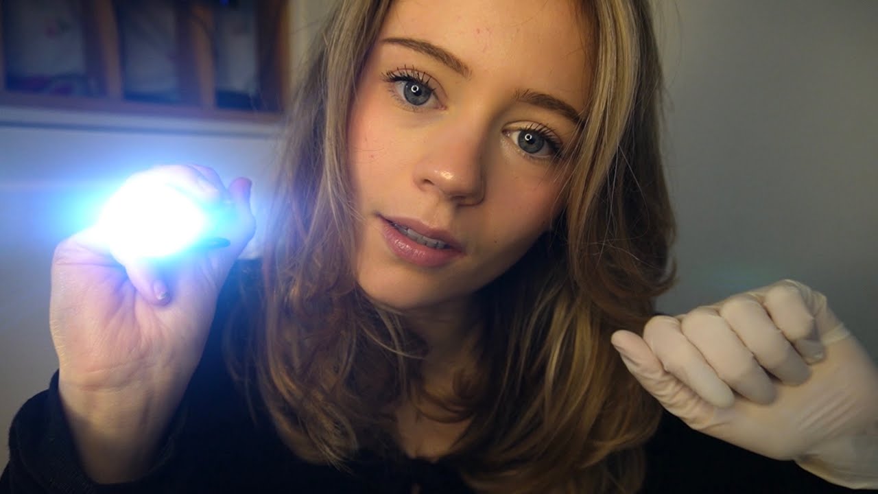 ASMR | ton docteur soigne tes yeux (lumière, gants, nettoyage…)