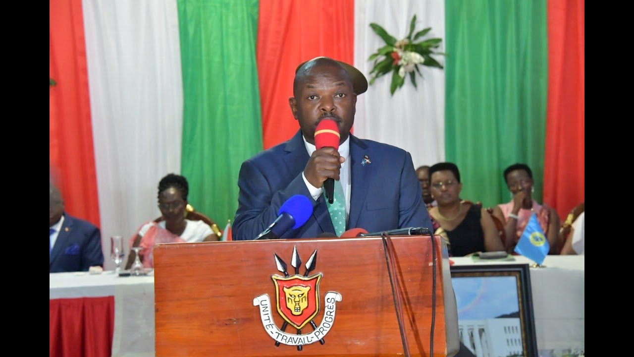 Prezida NKURUNZIZA yabwiye Abasirikare n'Abaporisi ati : 