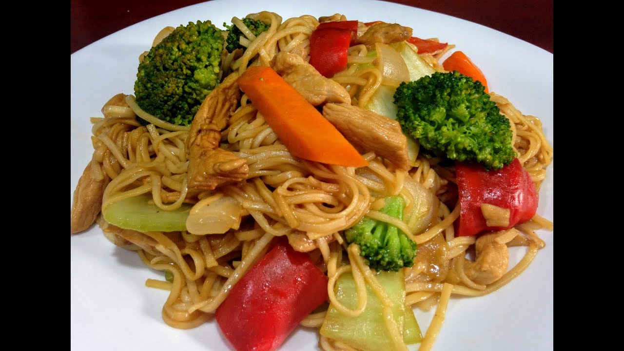 Tallarín saltado , fideos chinos con pollo (Amigos, por error borré la introducción, mil disculpas)