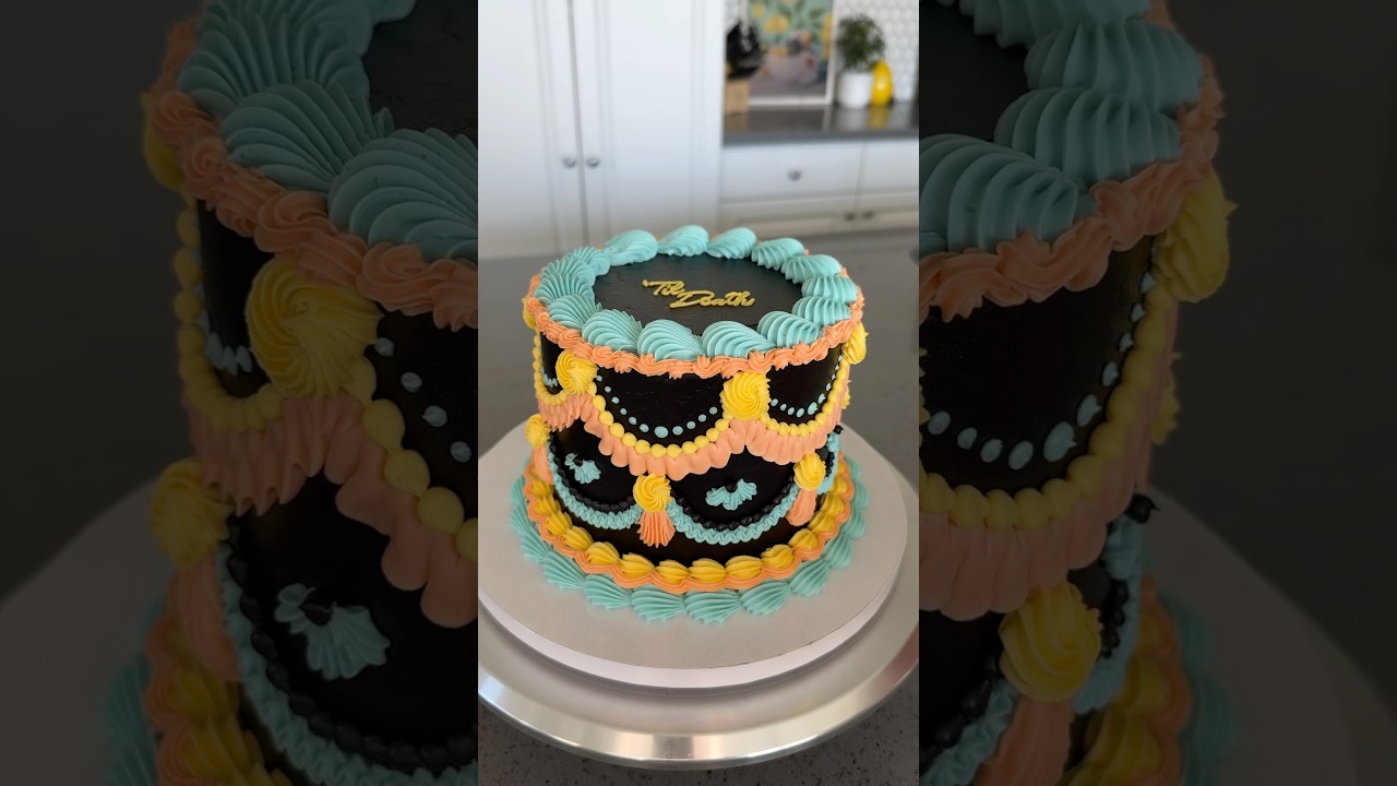 The most unique wedding cake I’ve ever made 🖤🎨 