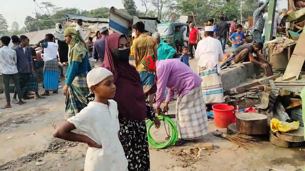 ডেকুদিয়ে সব দোকান ভাংচুর করা হয়েছে.