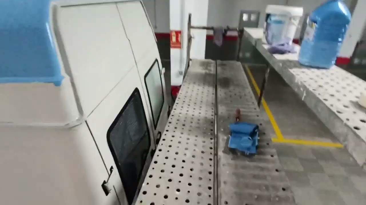 Como pintar el techo de la furgo con rodillo y acabado muy bueno DAF 400 LDV Camper 2.500 diésel