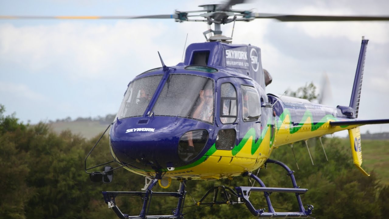 2 Minutes of Spectacular Helicopter Spotting at a Festival | ZK-HQQ Special Annual Appearance 