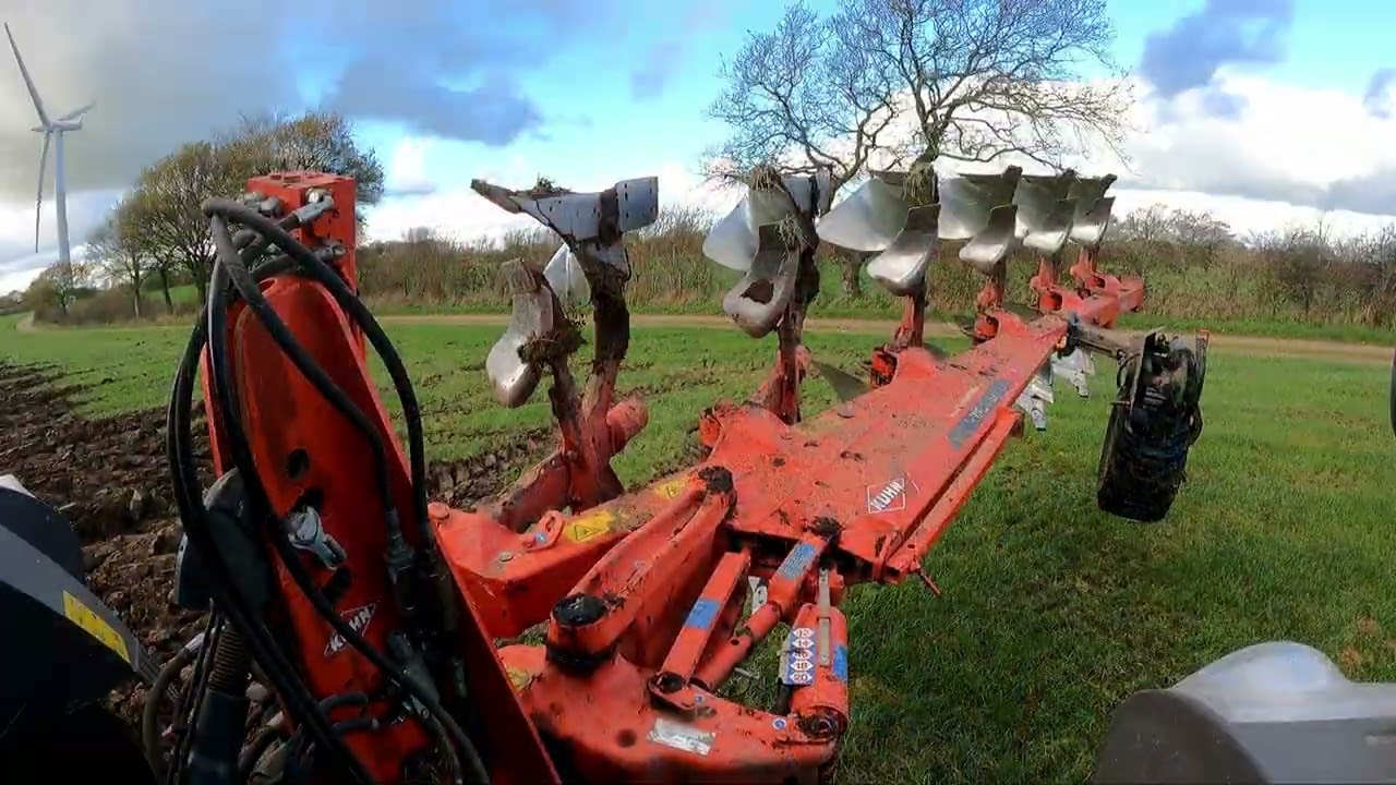 Winter Plowing with Fendt 936 and 939 | KUHN 6f Vari-Master