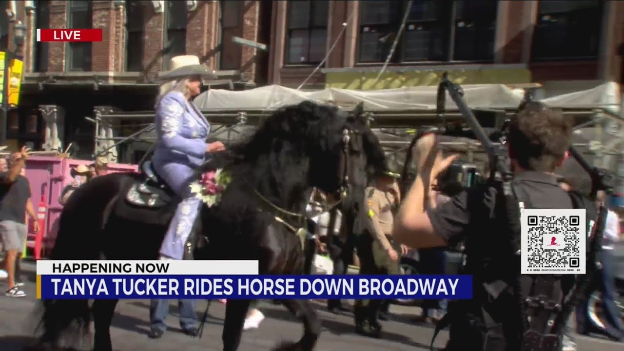 Tanya Tucker rides horse down Broadway