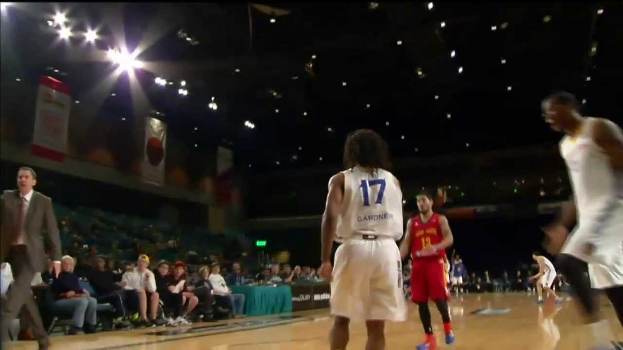 Kiwi Gardner makes the steal and hits a spinning and-1 teardrop