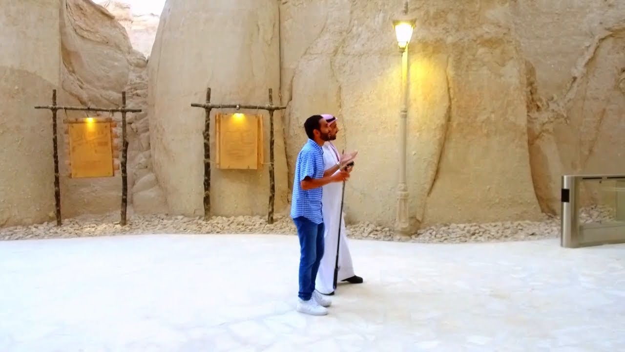أرض الحضارات في جبل القارة أحد أبرز المعالم الطبيعية في الأحساء