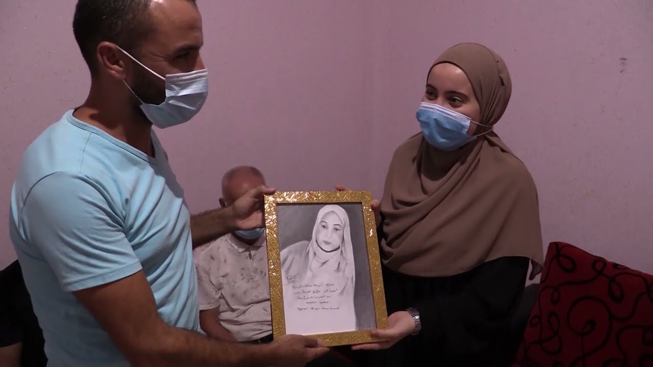 عين الدفلى: عمال النظافة يكرمون صاحبة أعلى معدل في البكالوريا