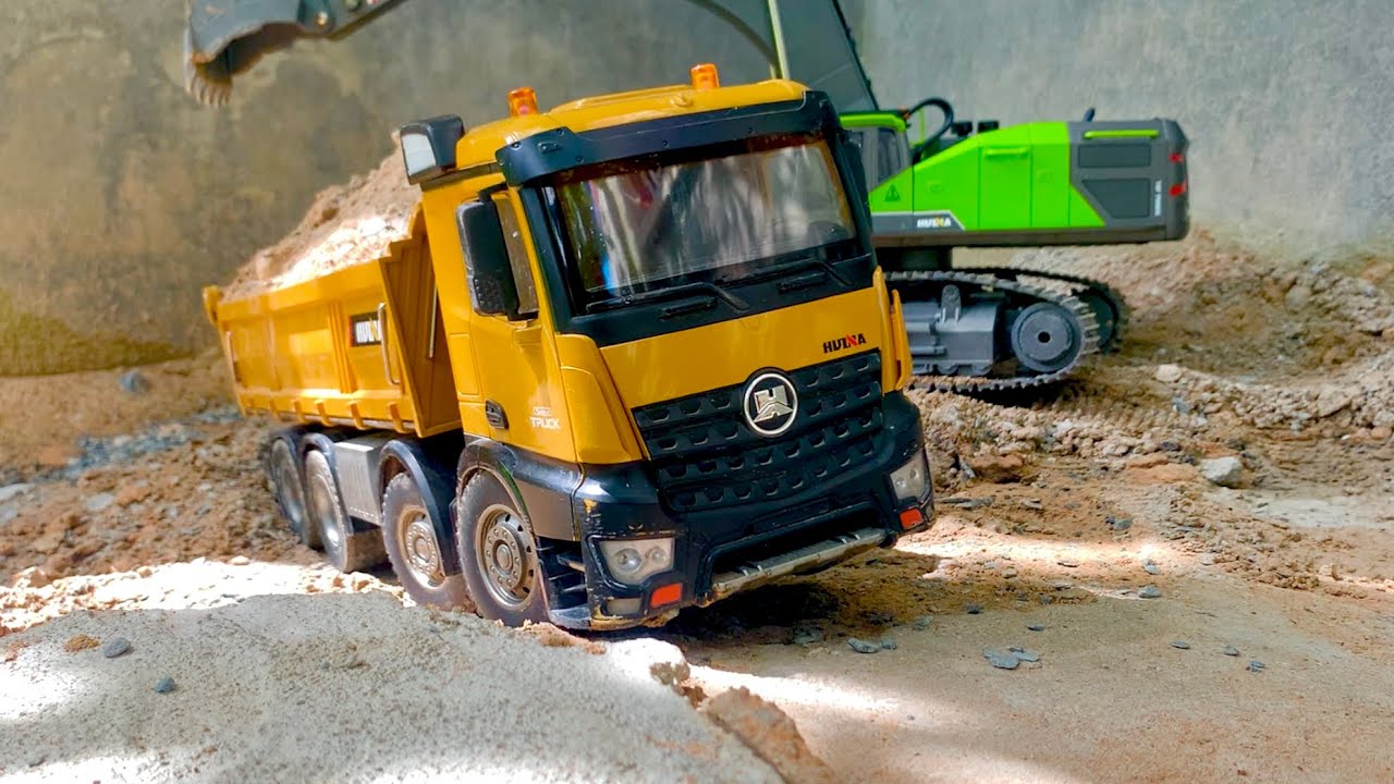Brutal RC Excavator Digging Challenge &ndash; Truck Fully Loaded