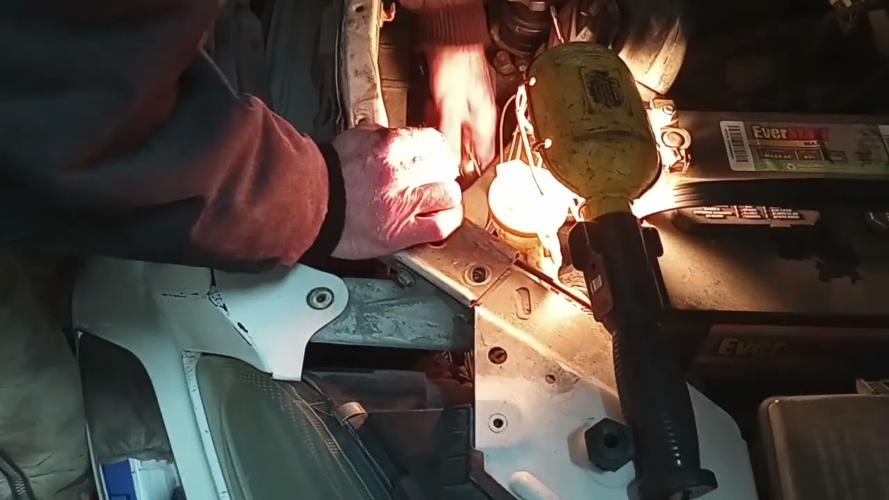 Car repair replacing dual radiator fan for 2006 Chrysler Pacifica touring🚗