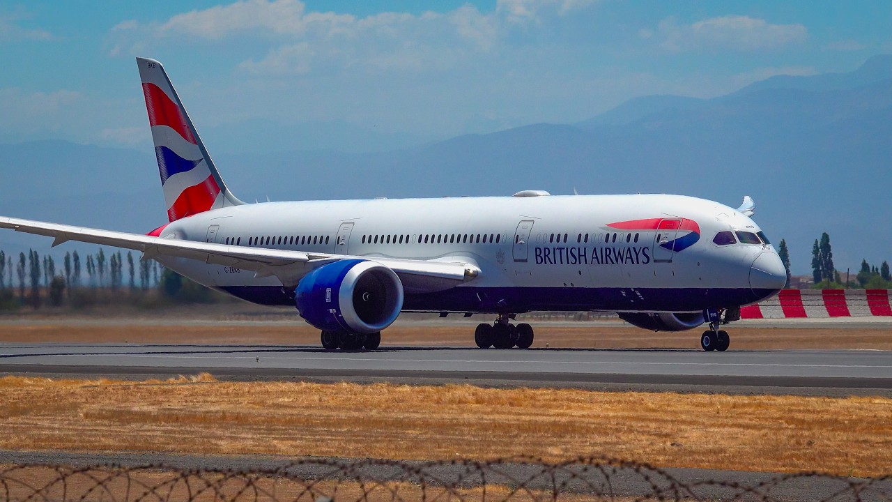 British Airways Boeing 787 taking off to London. Plane spotting in Santiago [SCL] airport.