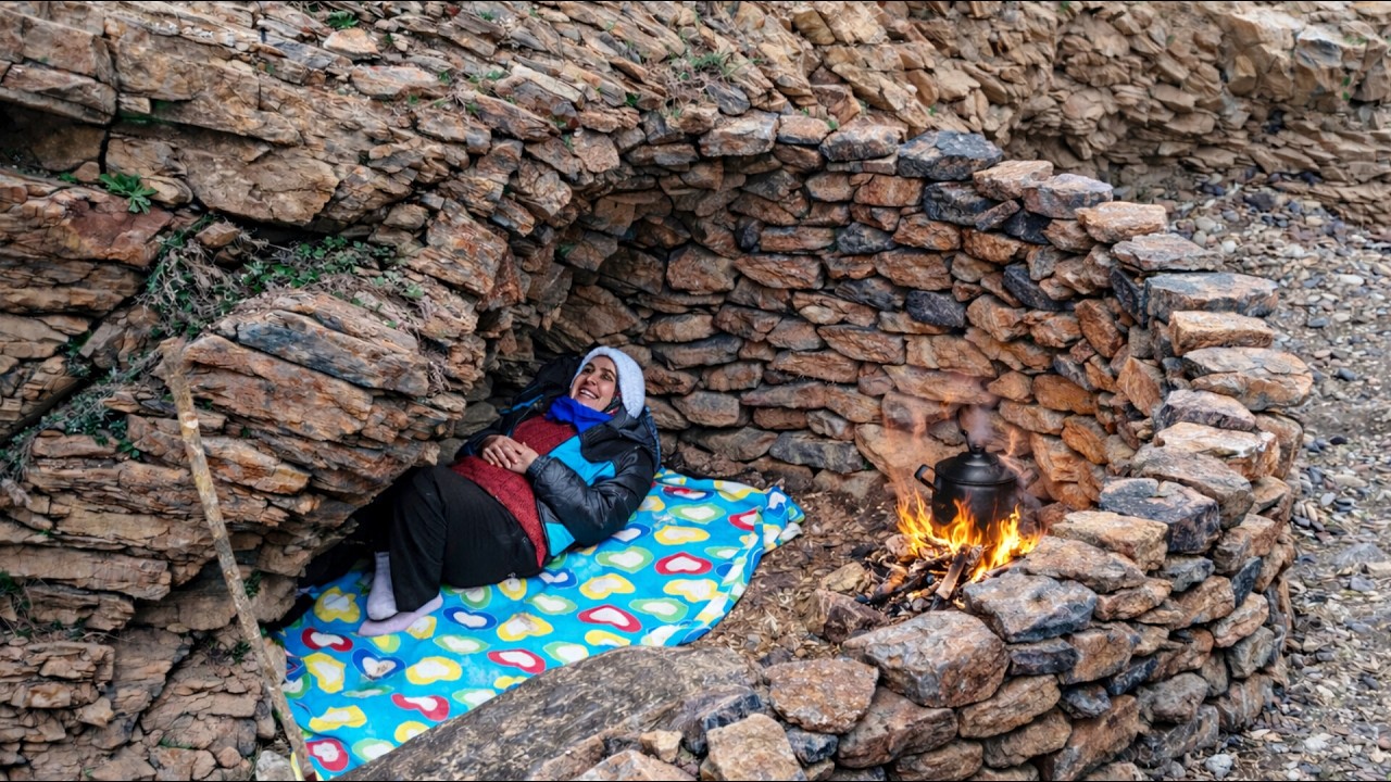 The Hard Life of an Iranian Bushcraft Woman in the Snow | Survival in a Cold and Dark Valley