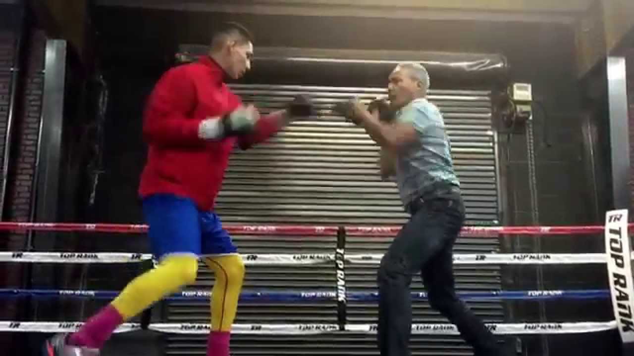 El Profesor Jorge Rubio y el Boxeador Cubano Héctor Frometa en el GYM de Top Rank Nov15,05