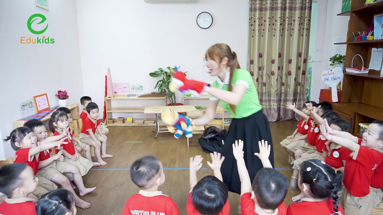 Kỹ năng sống trẻ em mầm non: Lịch sự xếp hàng