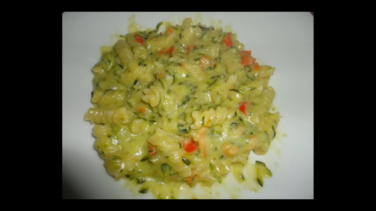 Pasta con zucchine al profumo di peperoni e philadelphia bimby facilissima e velocissima