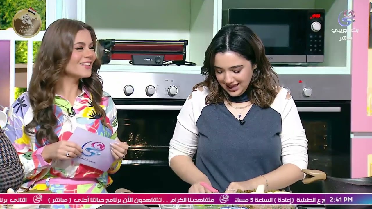 فرحة كنزي مدبولى بعد لف ورق العنب في مسابقة البنت وأمها مع سالي فؤاد