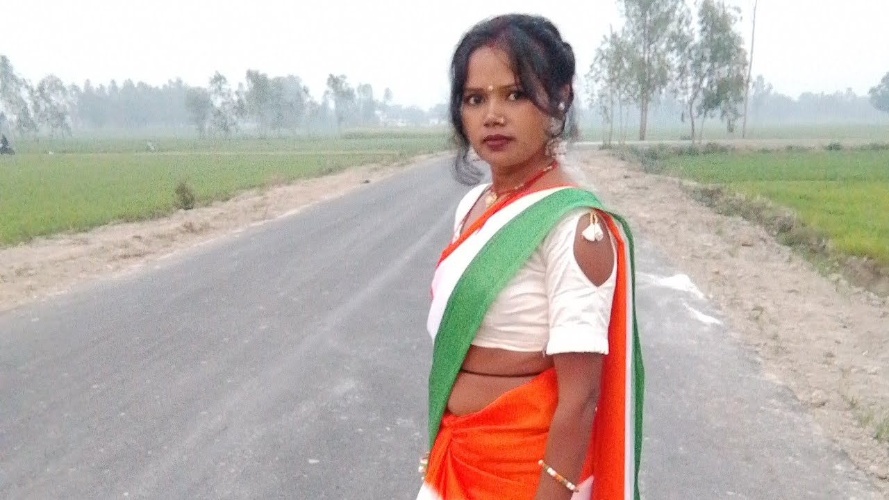 आज मैं तिरंगे वाली साड़ी में कैसी लग रही हूं 🇮🇪👍💯🙏
