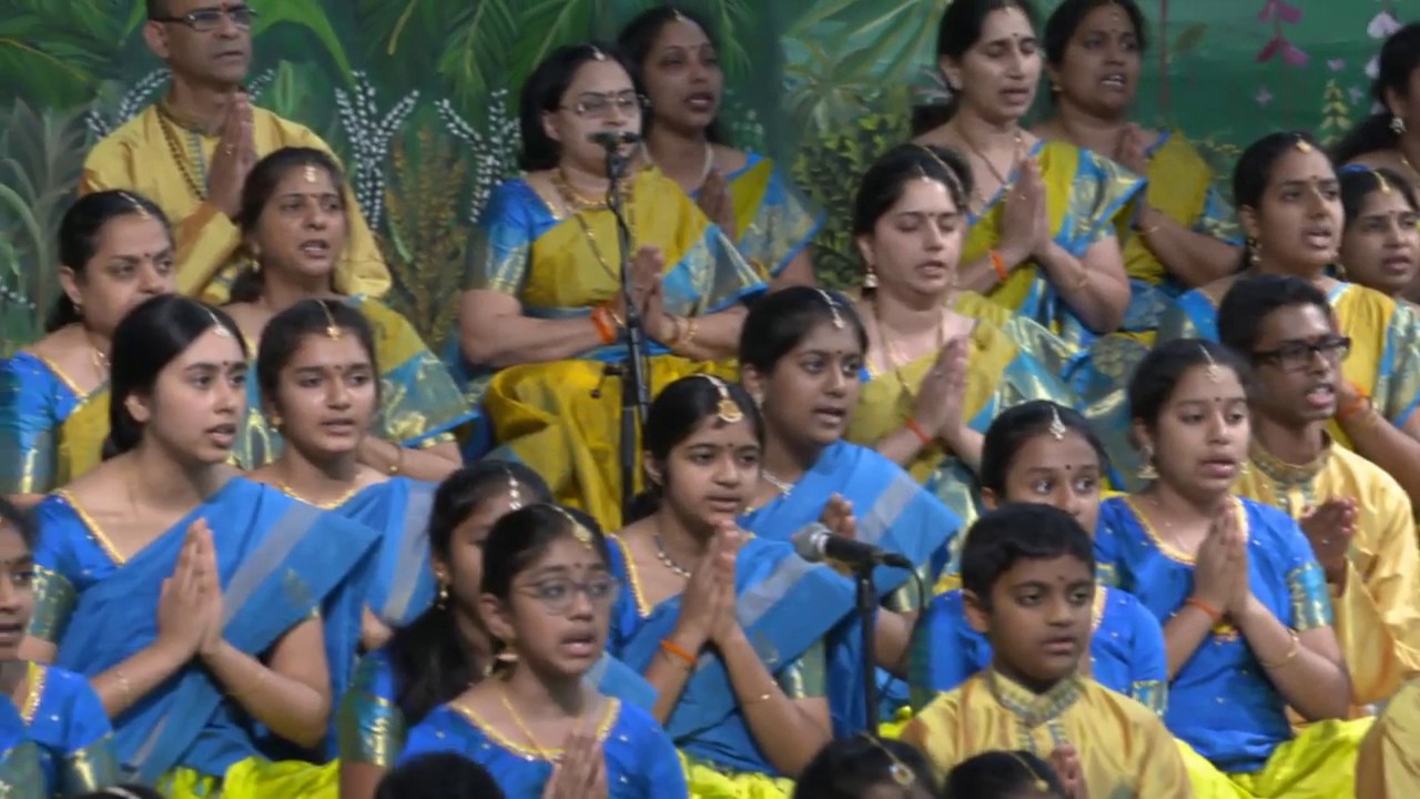Chanting entire Bhagwad Gita in Sanskrit by students at the Karya Siddhi Hanuman Temple,Texas,USA