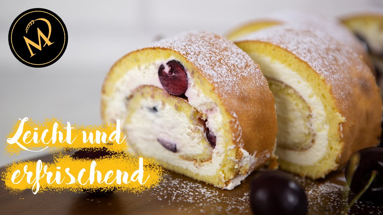 Einfache und schnelle Sommer Biskuitrolle mit Kirschen - Kirschen Roulade