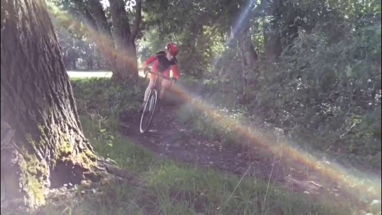 Eerste keer dit seizoen op crossfiets - wielervideo