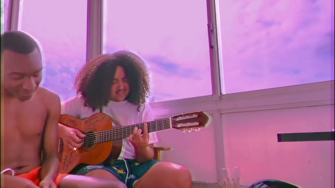 Edgar Domingos cantando em casa ao vivo