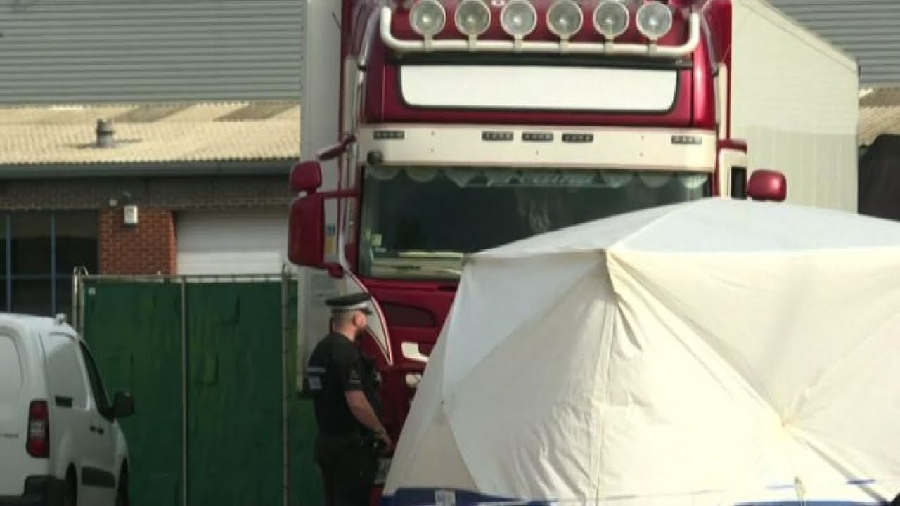 Polizia Gb inizia a identificare i 39 cadaveri trovati nel tir