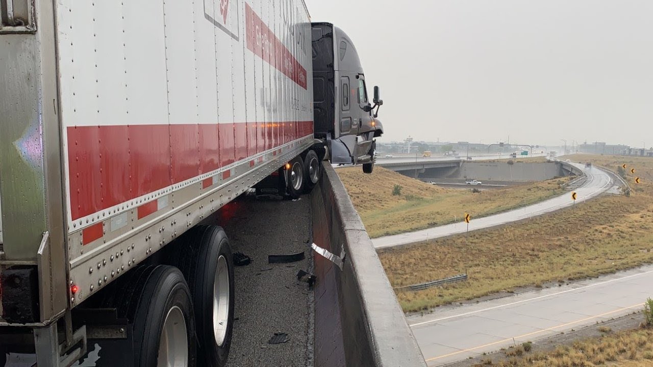 Semi dangles off interstate ramp in Salt Lake City