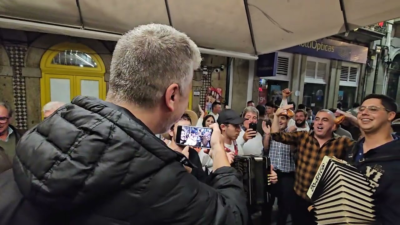 PORQUE O NOSSO AMIGO RICARDO PONTES (VAGUEANDO POR AÍ) FAZ ANOS CANTAMOS-ME OS PARABÉNS!