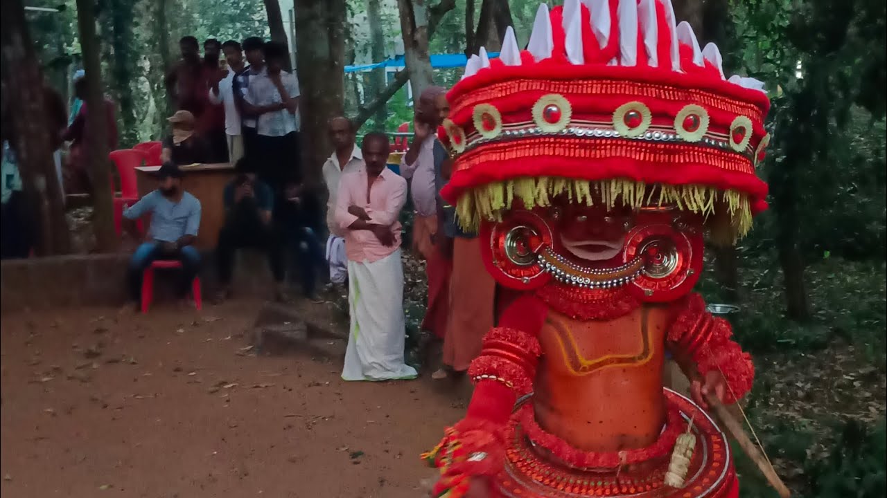 vayanattu kulavan theyyam കോലാധാരി : ബിജേഷ് പെരുവണ്ണാൻ          #theyyam #kannur #festival #temple