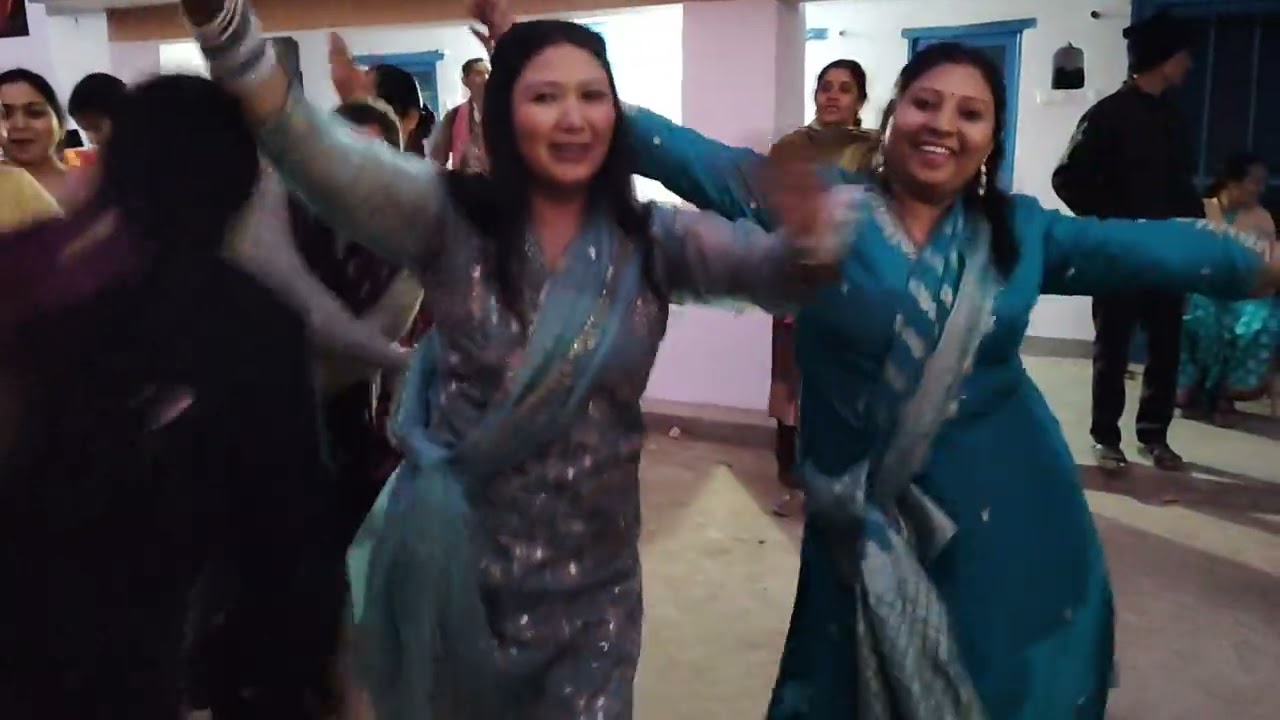 Barkhet woman team Ghr ke band me dance 
