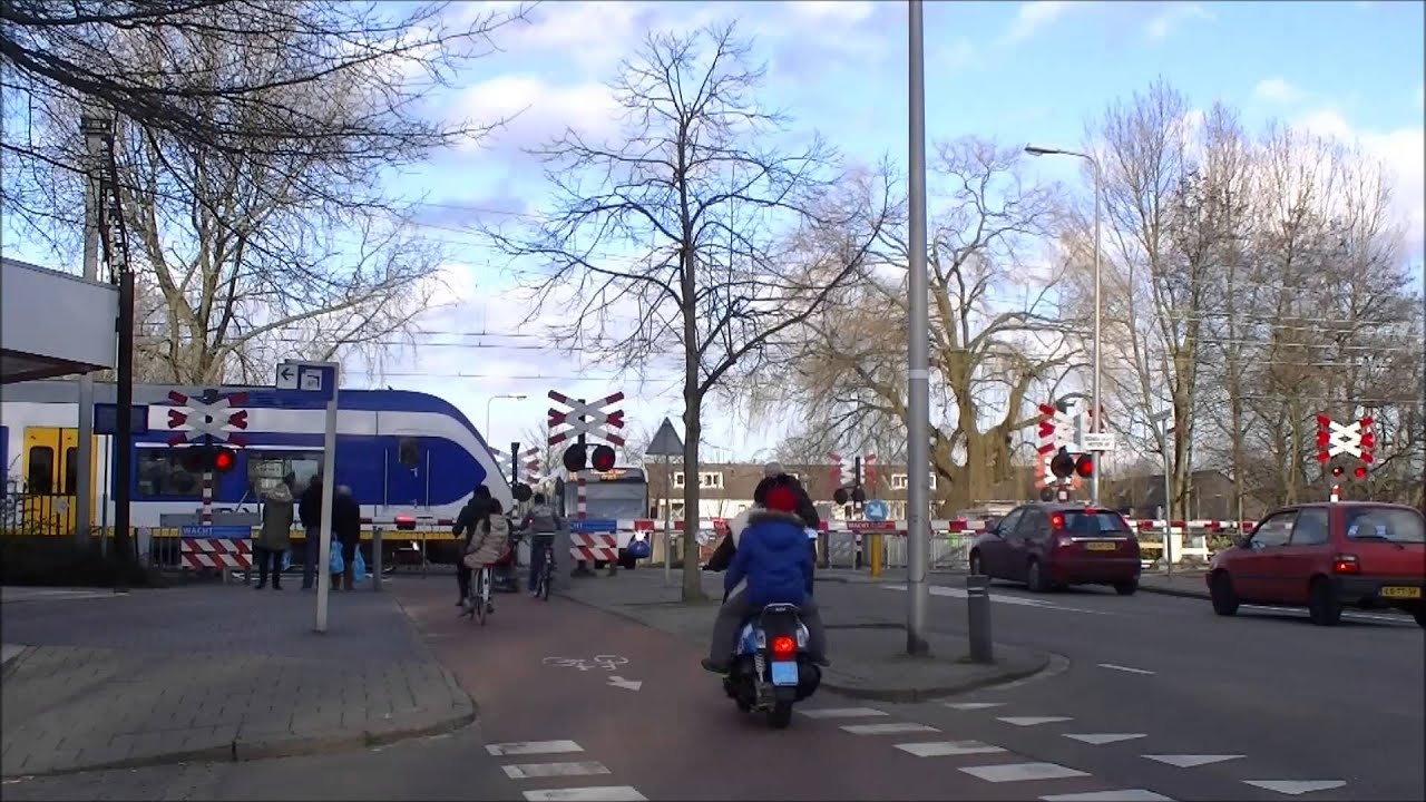 Spoorwegovergang//RR-crossing Diemen, Ouddiemerlaan, NL (1)
