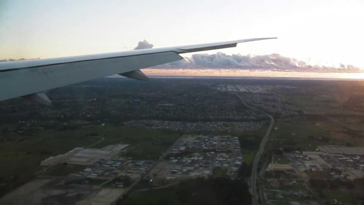 Approach and landing into Perth (Emirates Boeing 777-300ER) with ATC