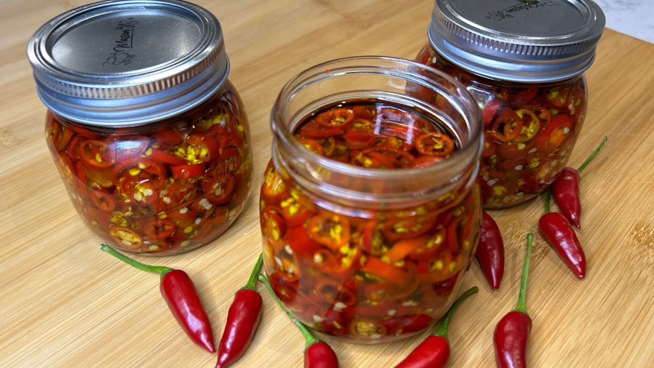 Hot Chili Peppers Preserved in Olive Oil | Pimentas Picante Conservadas em Azeite