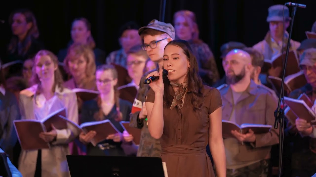 MAŁA DZIEWCZYNKA Z AK - spektakl Wisła 44 // Chór AVE i Zespół FILHARMONIA