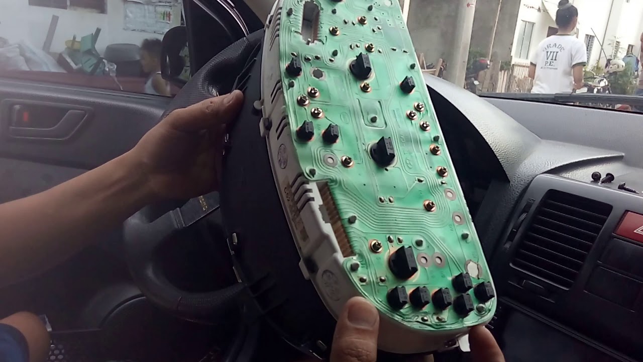 DIY How to remove odo/ speed panel/ replacing busted bulb (GETZ)