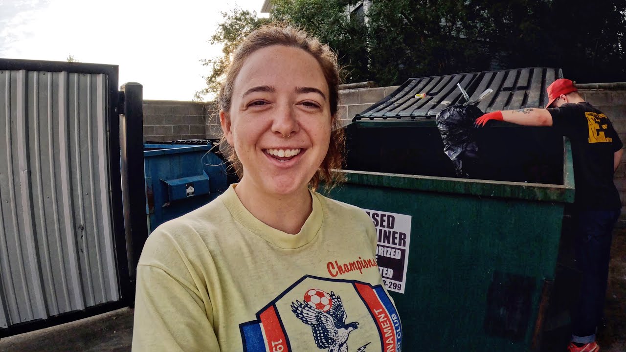 Dumpster Diving – Found Some Cute Things in the Trash!