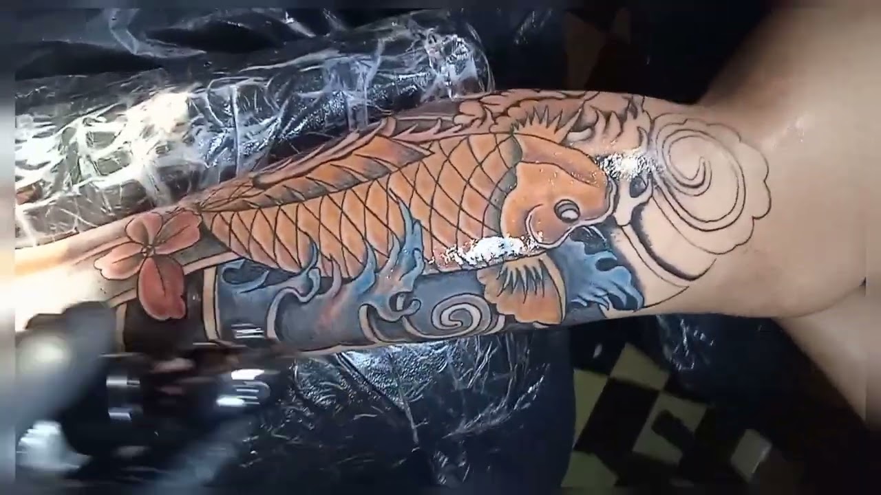 membuat Tattoo Yakuza koi Japanese di kaki wooww..