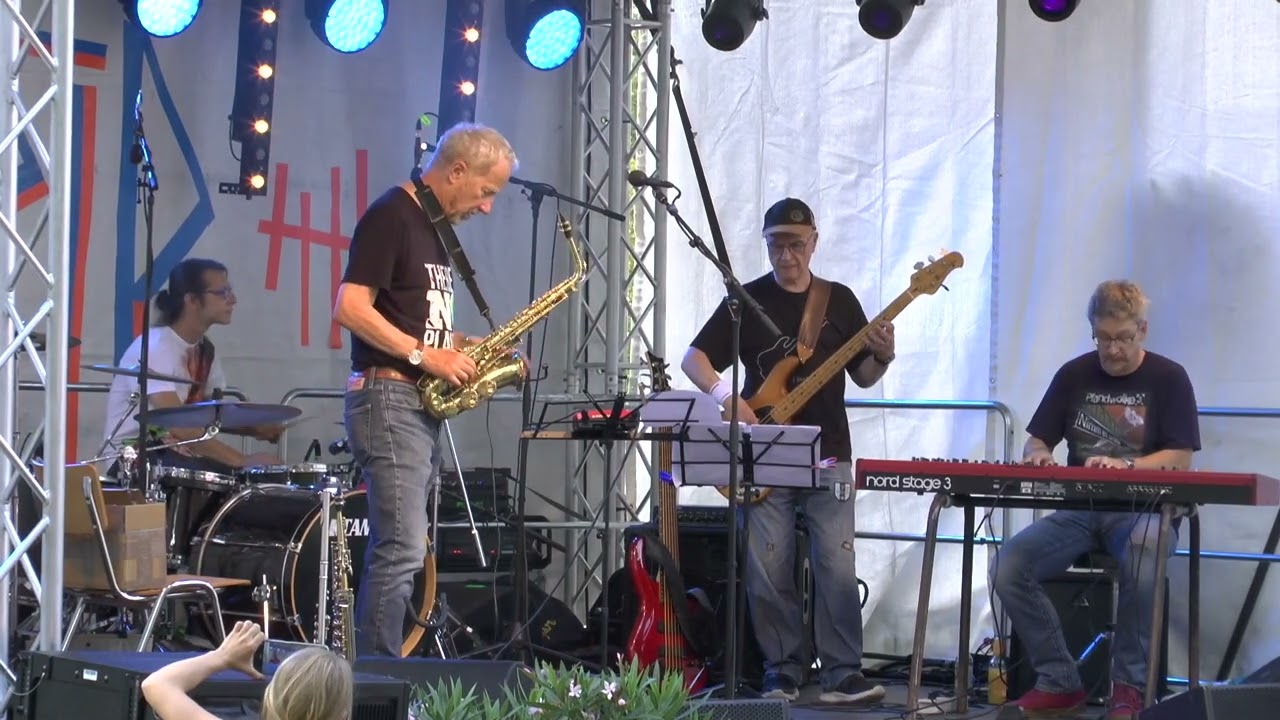 Xhol Caravan Scream of Joy, Poesie im Park 2023