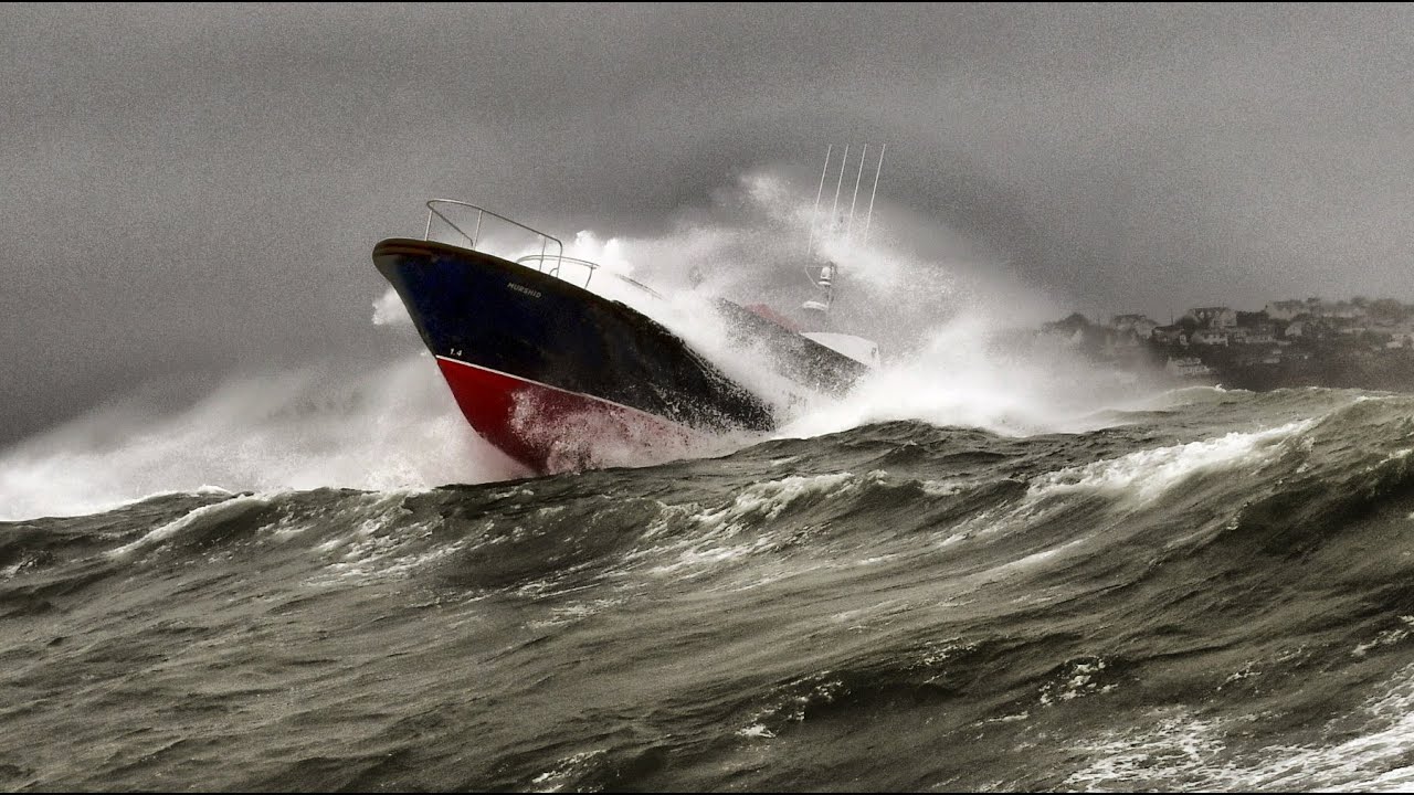 Interceptor Pilot 60 'walk through & features' video including rough weather sea trials