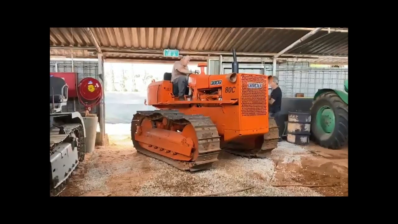 How a workshop of old tractors works D4 / Fiat 80C