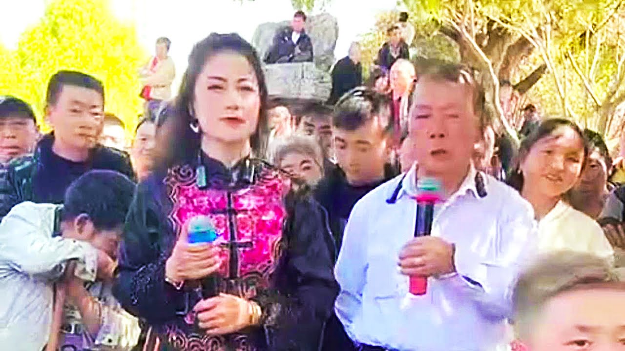 又骚又情的山歌对唱来咯！70岁老头调侃少妇，上上下下不会滑，啥意思！#Sing mountain songs